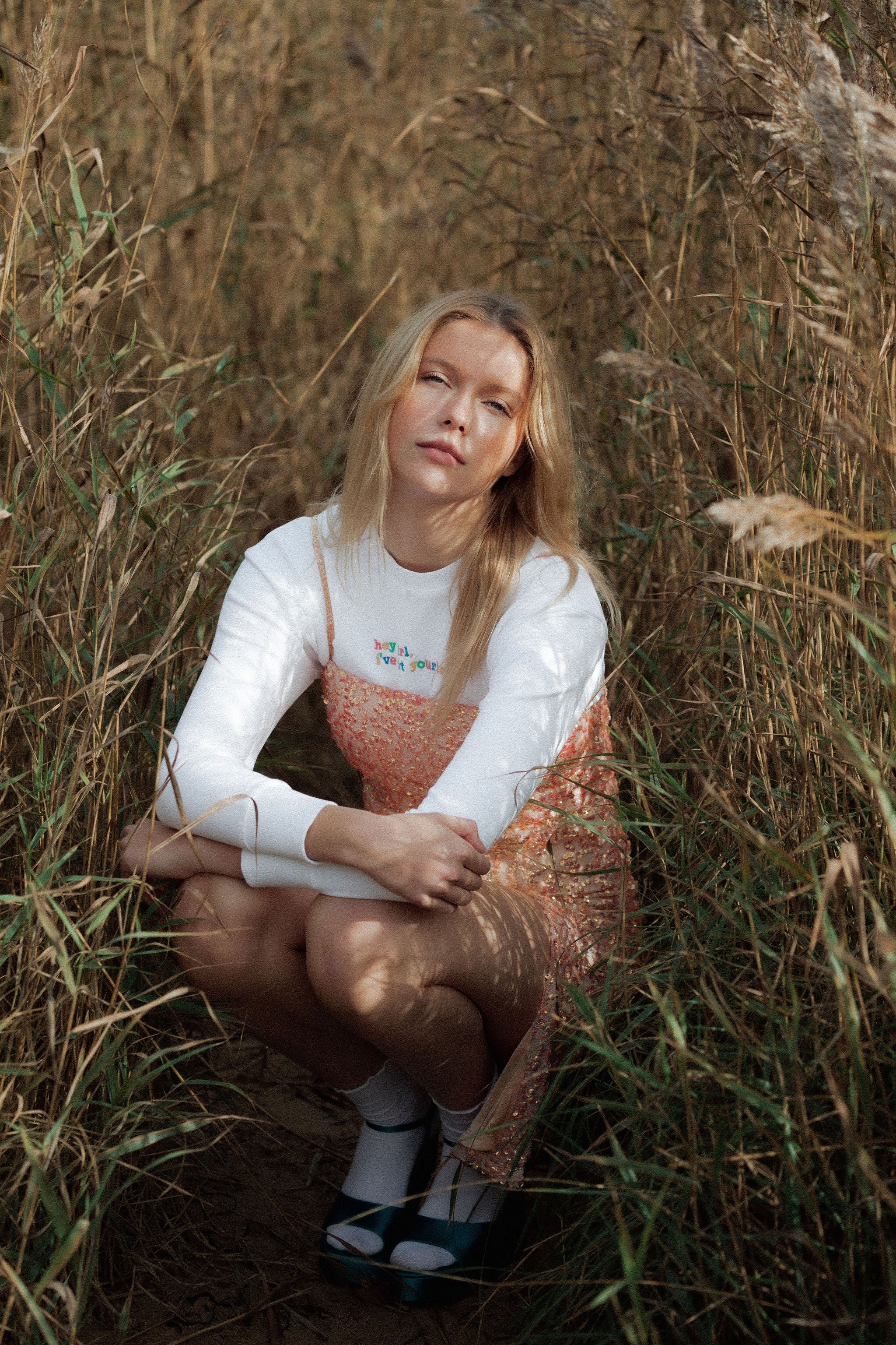 White organic cotton womens sweatshirt with the slogan "Hey girl, I've got your back" embroidered