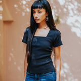 The Kōr Ribbed Knit Organic Cotton Short Sleeve Top in Black