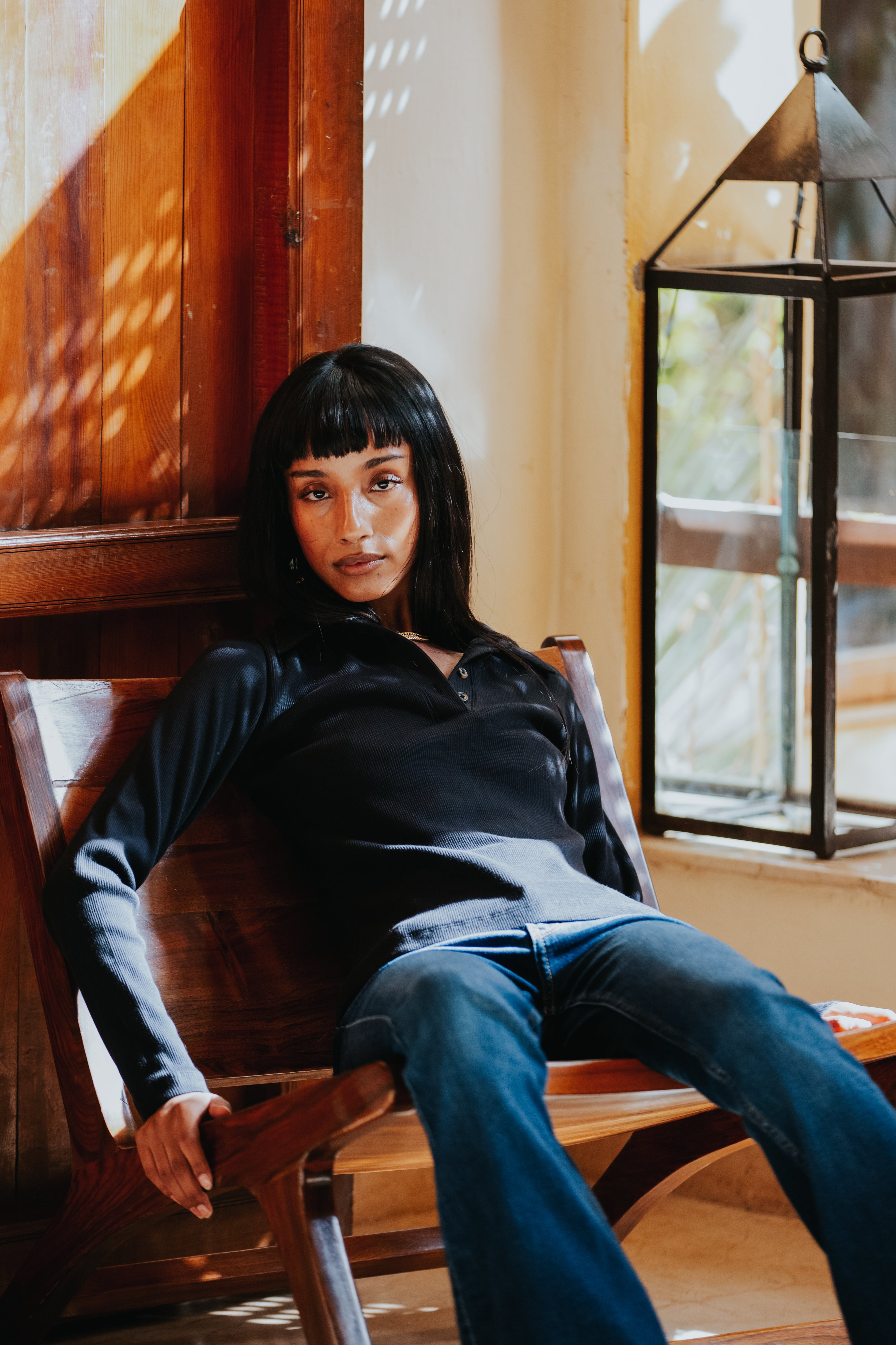 The Kōr Ribbed Knit Organic Cotton Polo in Black