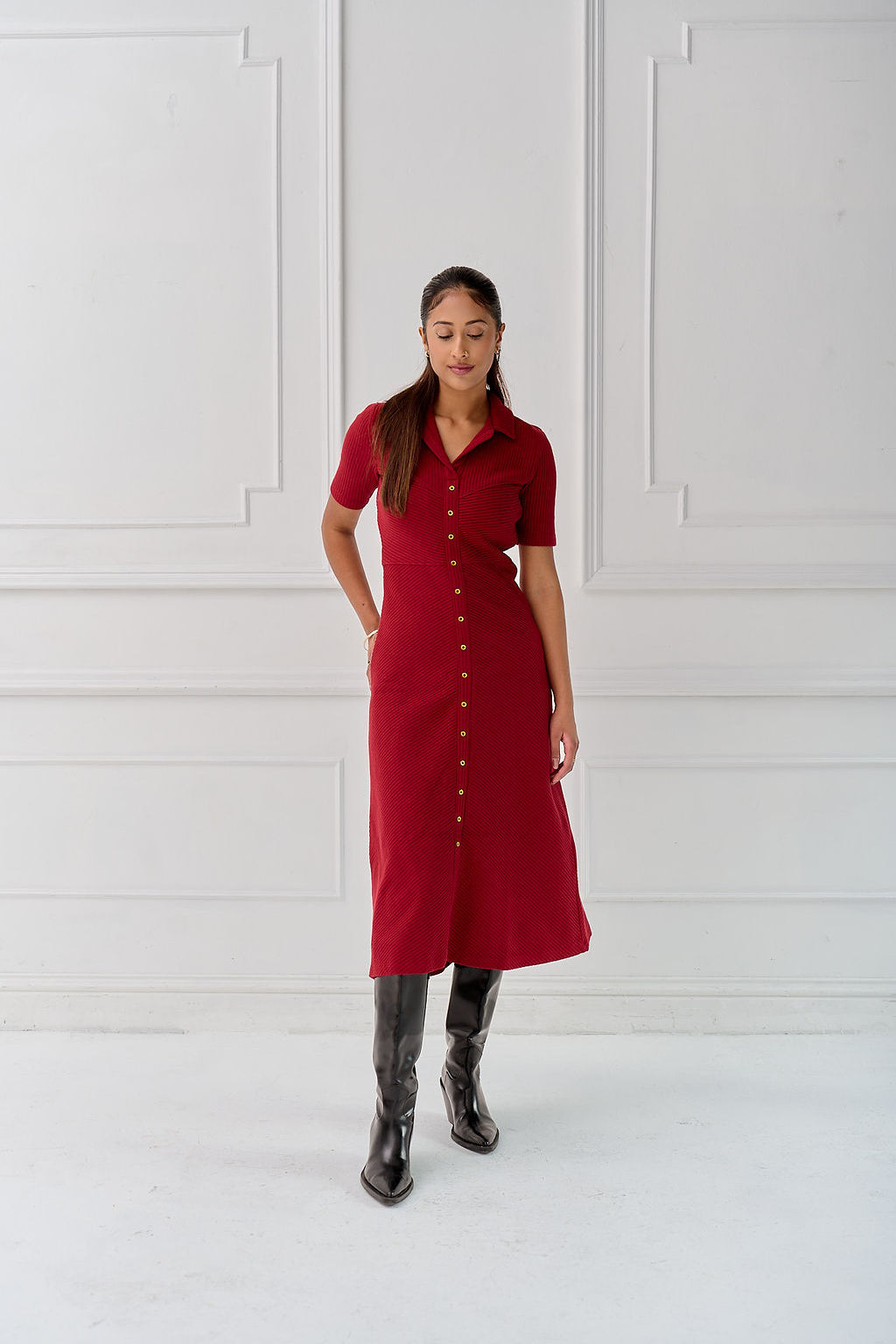 The Kōr Organic Cotton Ribbed Knit Shirt Dress in Merlot