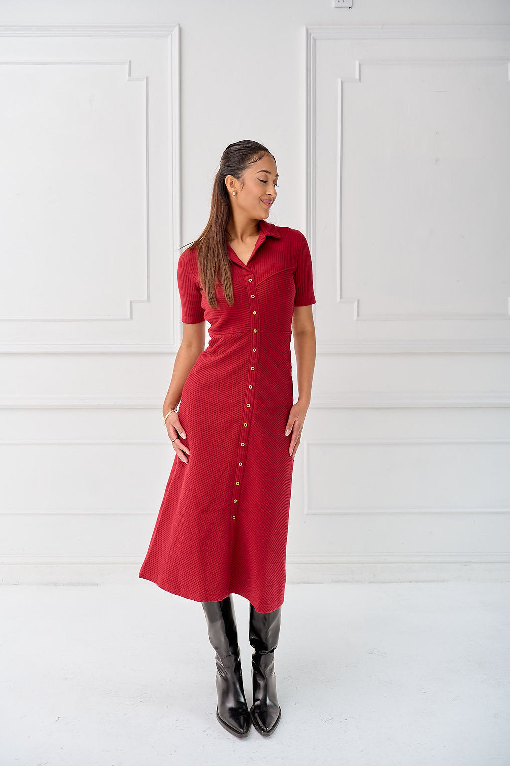 The Kōr Organic Cotton Ribbed Knit Shirt Dress in Merlot