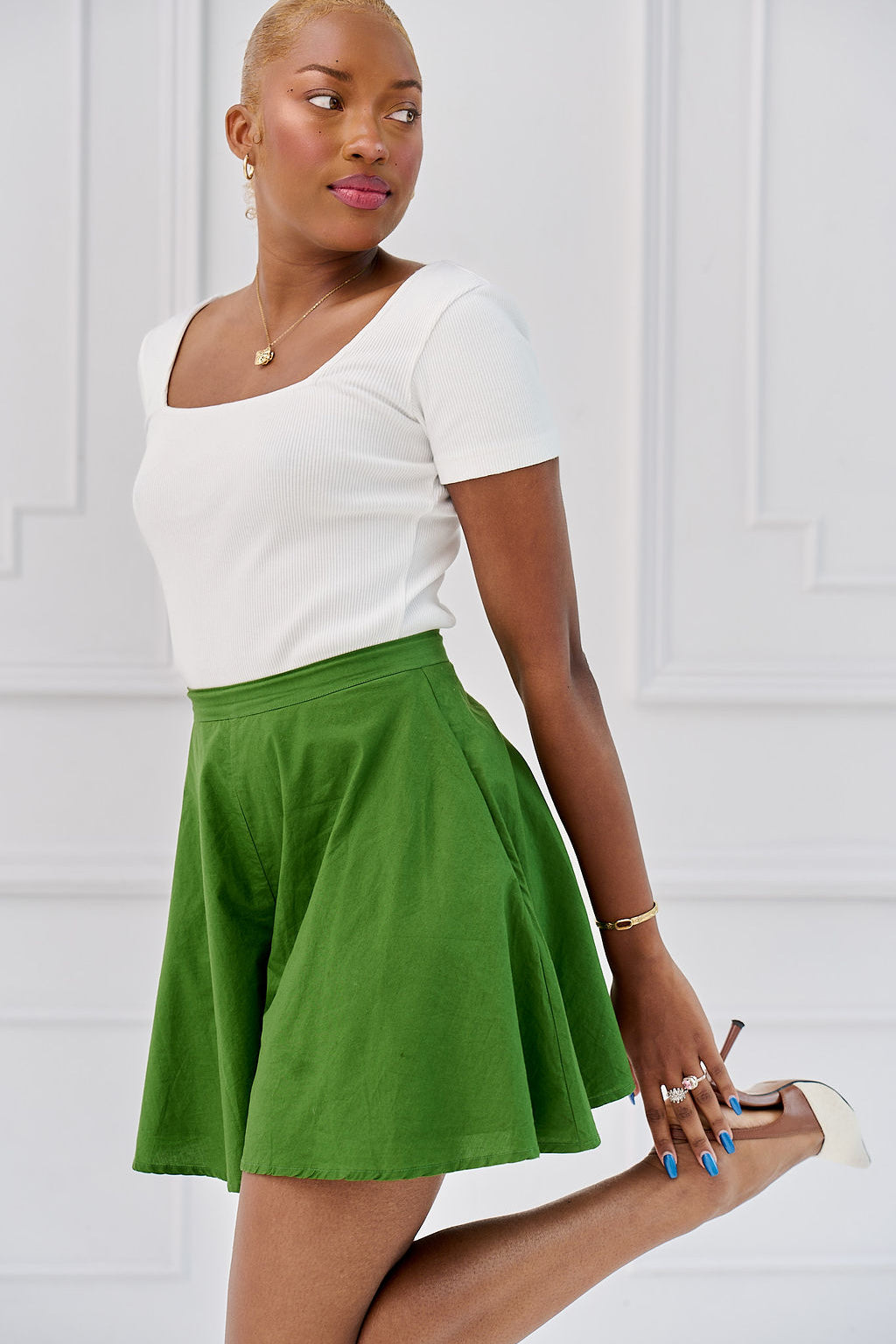 The Kōr Ribbed Knit Organic Cotton Short Sleeve Top in White