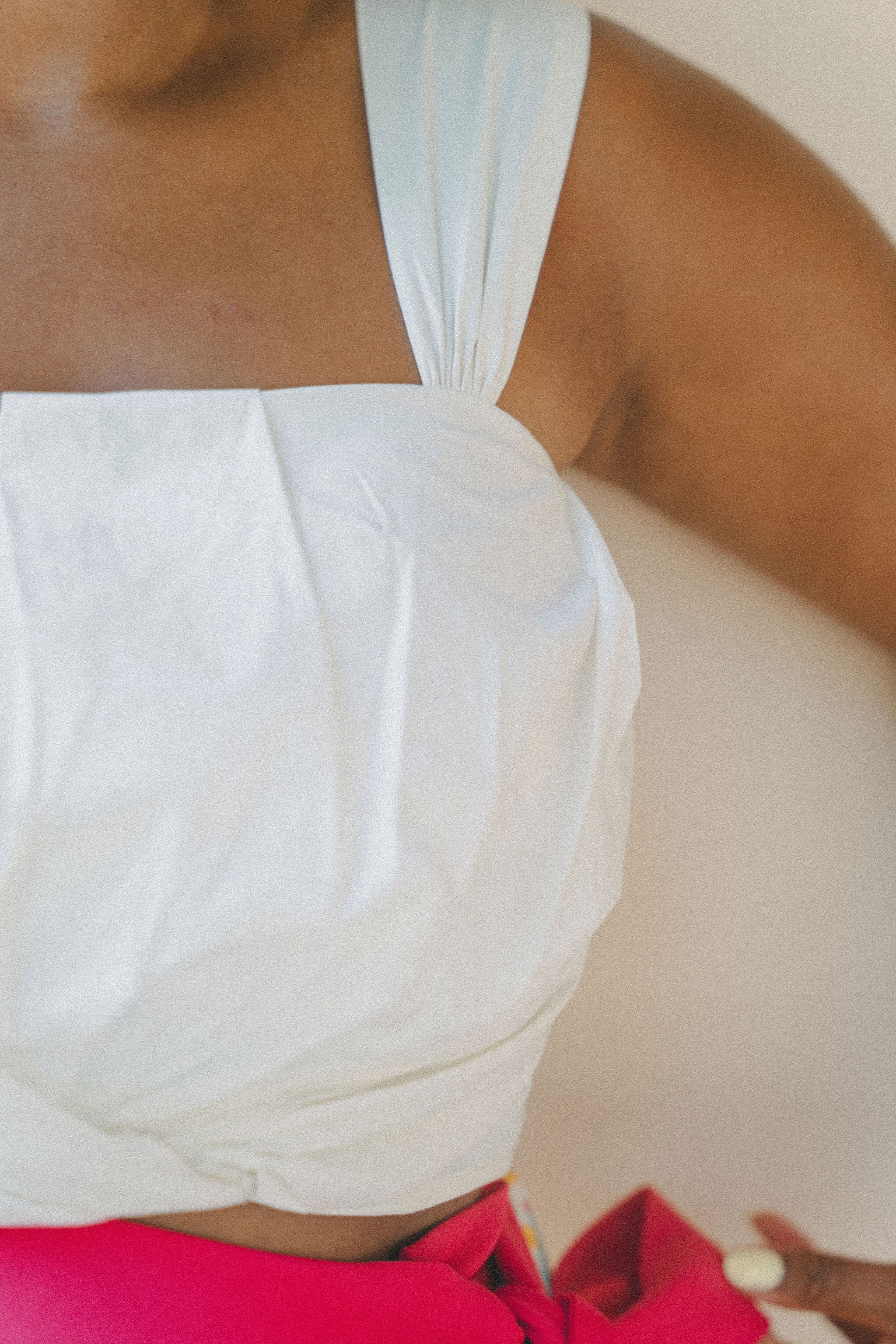 details of white pleated crop top strap